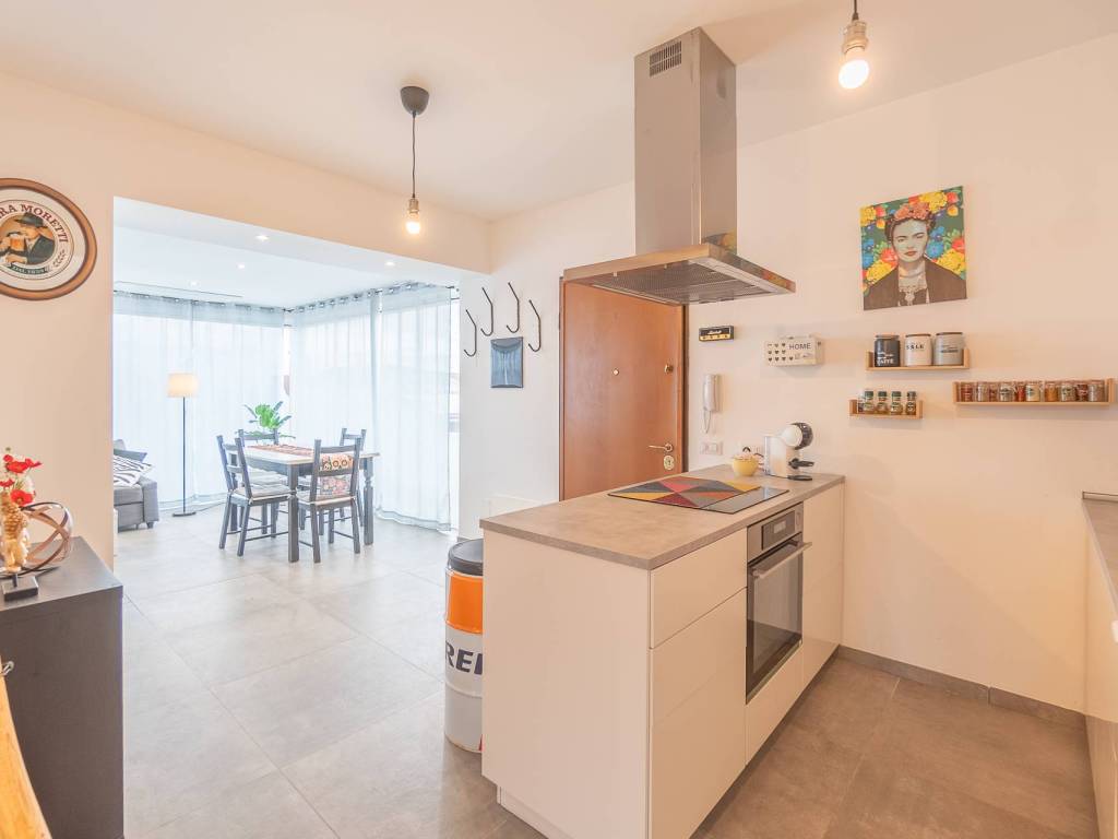 appartamento in vendita a Fiumicino in zona Isola Sacra