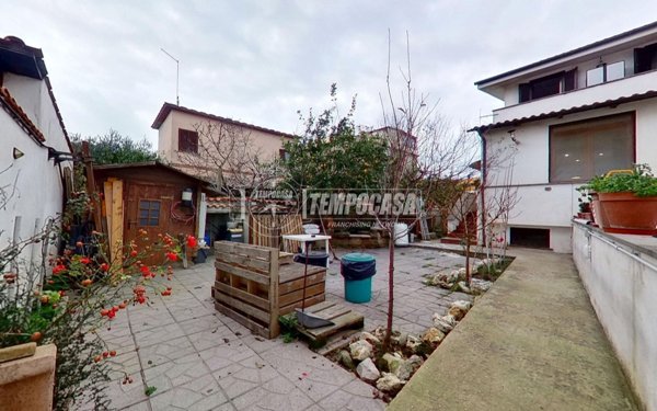 casa indipendente in vendita a Fiumicino in zona Passo Oscuro