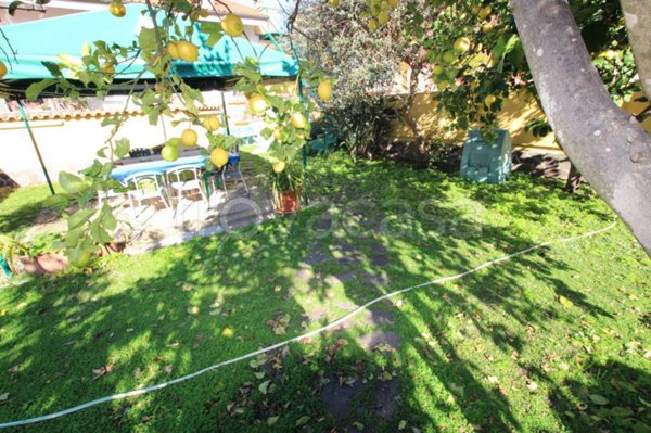 casa indipendente in vendita a Fiumicino in zona Isola Sacra