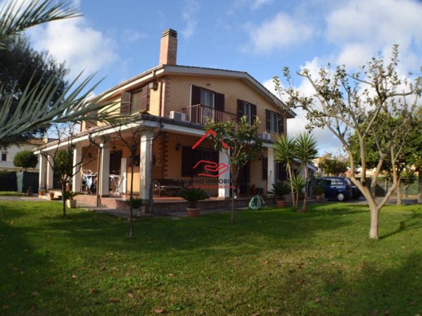 casa indipendente in vendita a Fiumicino in zona Isola Sacra