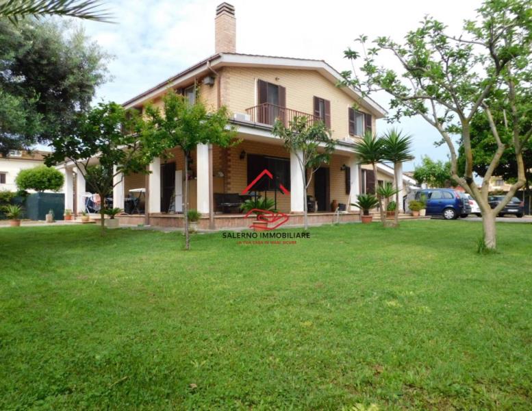 casa indipendente in vendita a Fiumicino in zona Isola Sacra