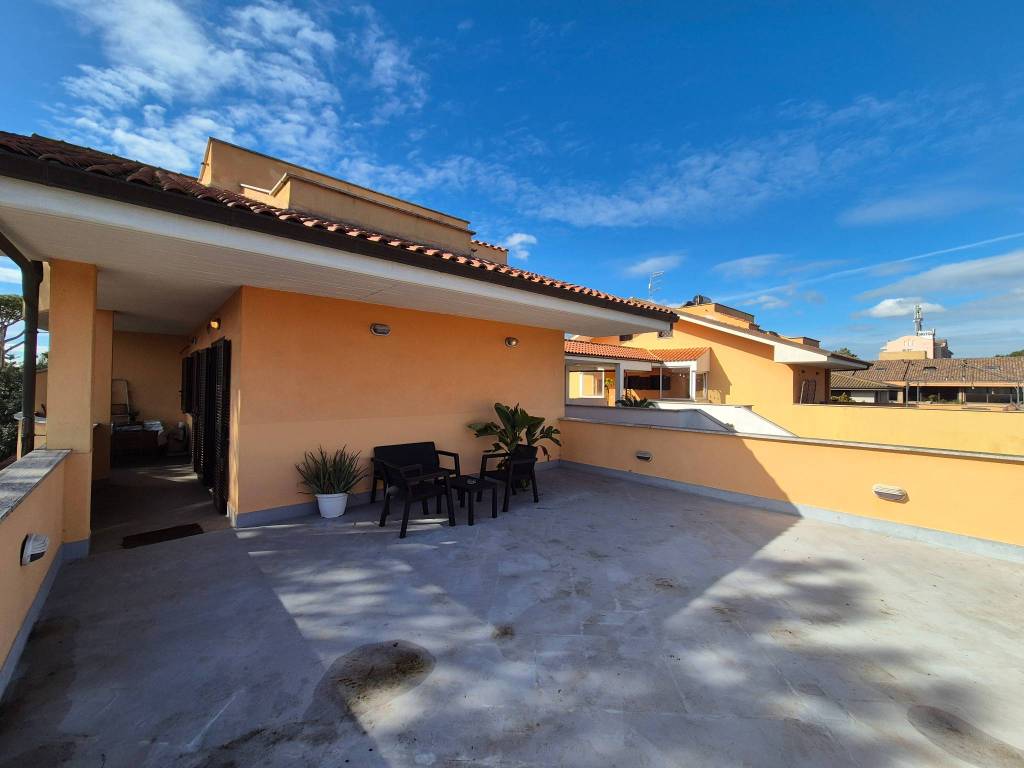 appartamento in vendita a Fiumicino in zona Isola Sacra