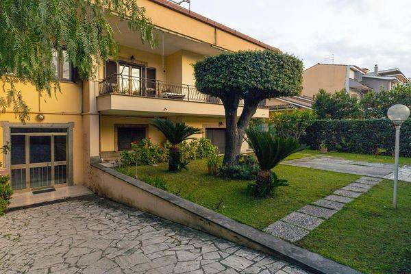 appartamento in vendita a Fiumicino in zona Isola Sacra