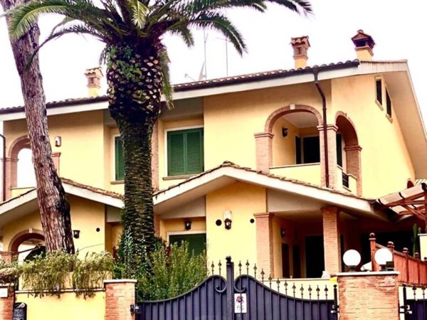 casa indipendente in vendita a Fiumicino in zona Fregene