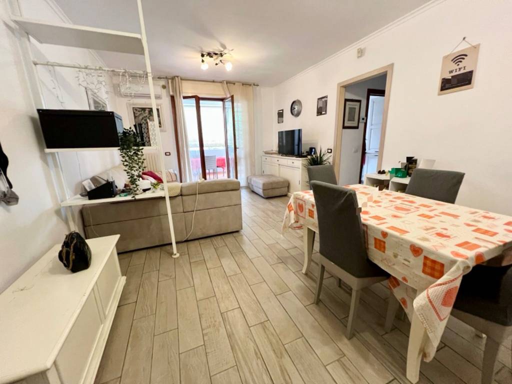 appartamento in vendita a Fiumicino in zona Isola Sacra