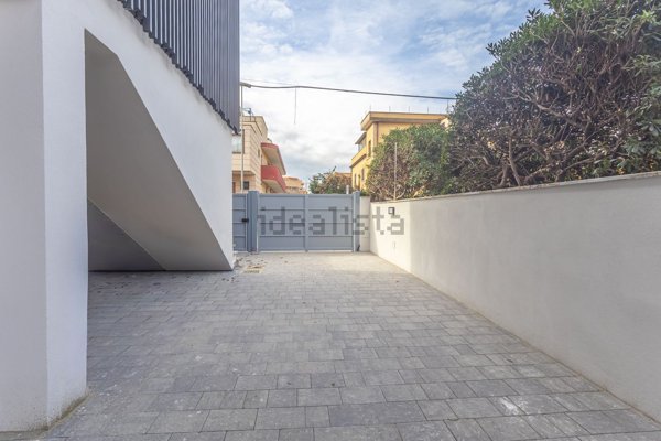 appartamento in vendita a Fiumicino in zona Isola Sacra