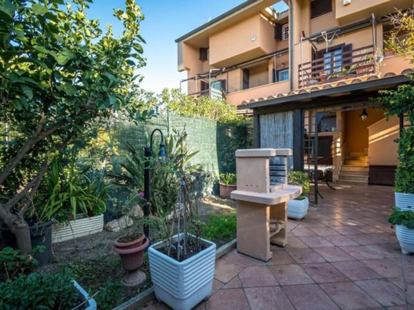 casa indipendente in vendita a Fiumicino in zona Fregene