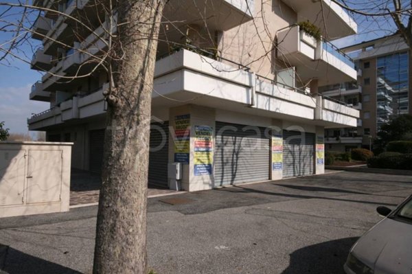 negozio in vendita a Fiumicino