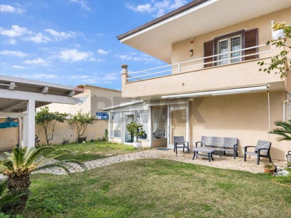 appartamento in vendita a Fiumicino in zona Isola Sacra