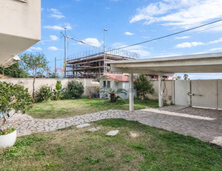 appartamento in vendita a Fiumicino in zona Isola Sacra