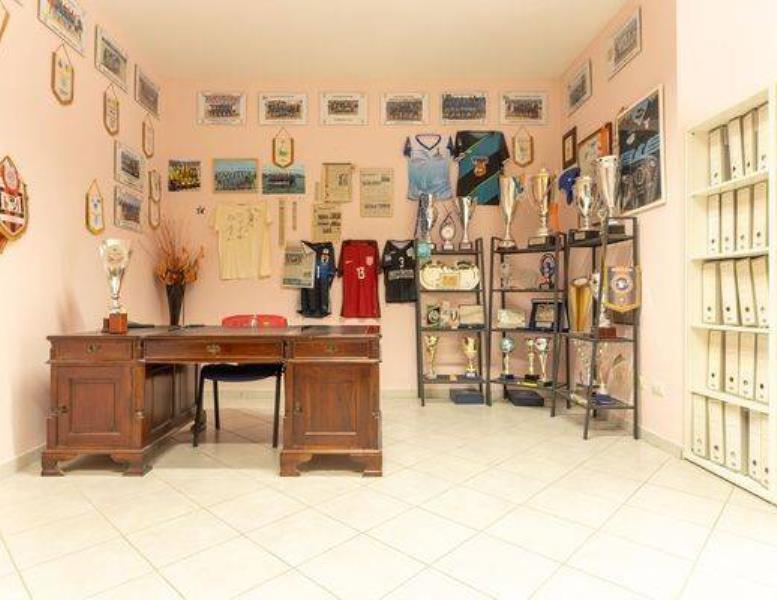 locale commerciale in vendita a Fiumicino