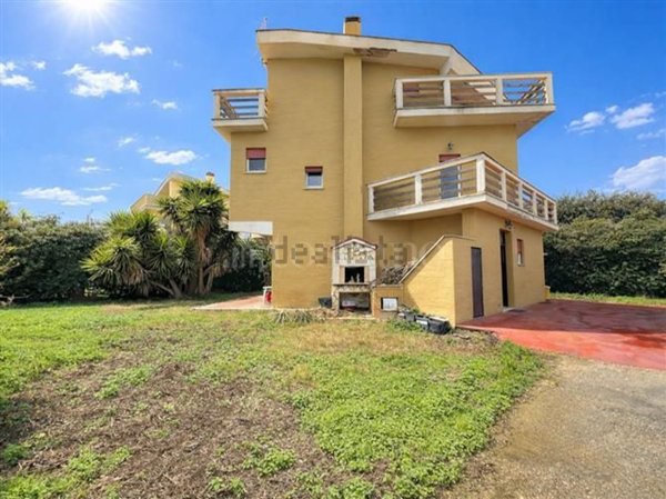 casa indipendente in vendita a Fiumicino in zona Fregene