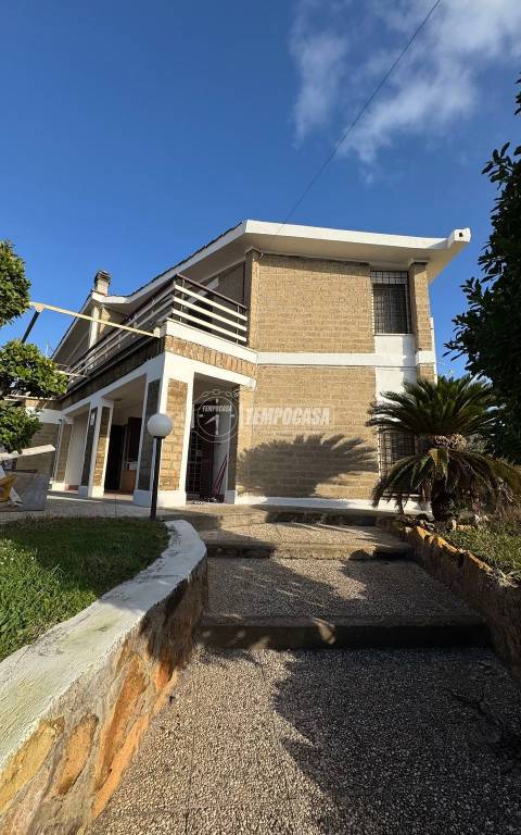 casa indipendente in vendita a Fiumicino in zona Focene