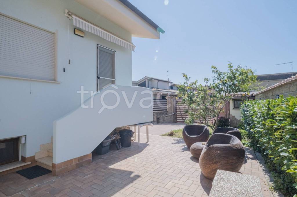 casa indipendente in vendita a Fiumicino in zona Passo Oscuro