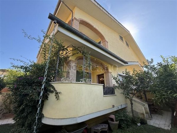 casa indipendente in vendita a Fiumicino in zona Fregene