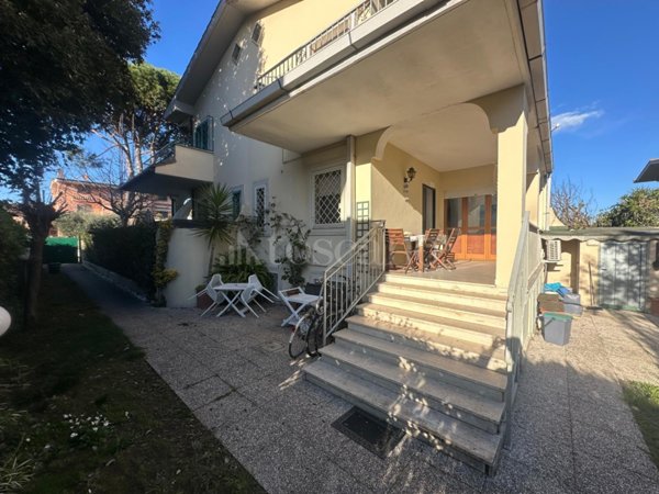 casa indipendente in vendita a Fiumicino in zona Fregene