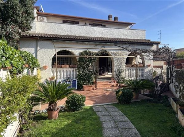 casa indipendente in vendita a Fiumicino in zona Focene