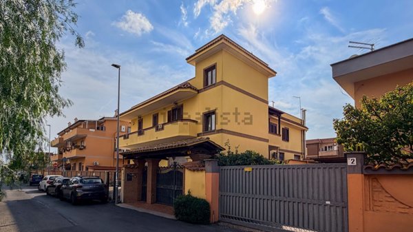 appartamento in vendita a Fiumicino in zona Isola Sacra