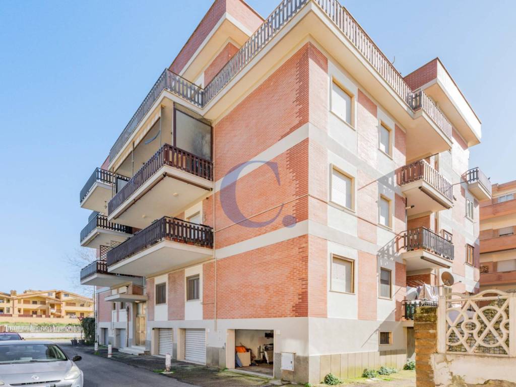 appartamento in vendita a Fiumicino in zona Passo Oscuro