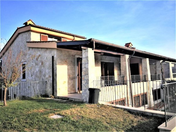 casa indipendente in vendita a Fiumicino in zona Aranova