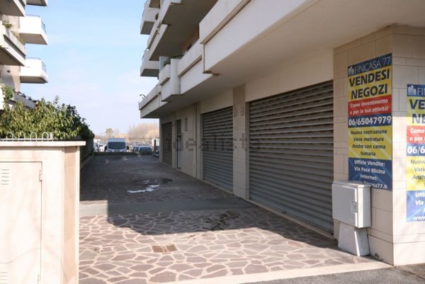 negozio in vendita a Fiumicino