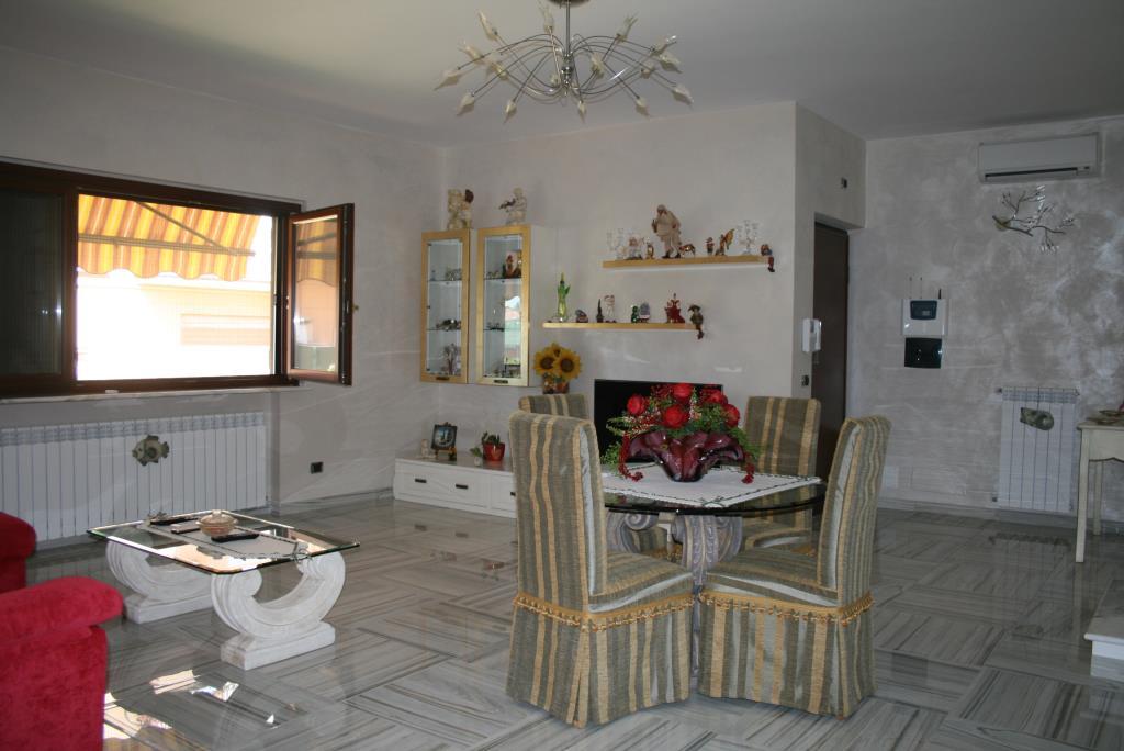 casa indipendente in vendita a Fiumicino in zona Isola Sacra