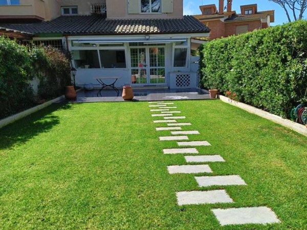 appartamento in vendita a Fiumicino in zona Fregene