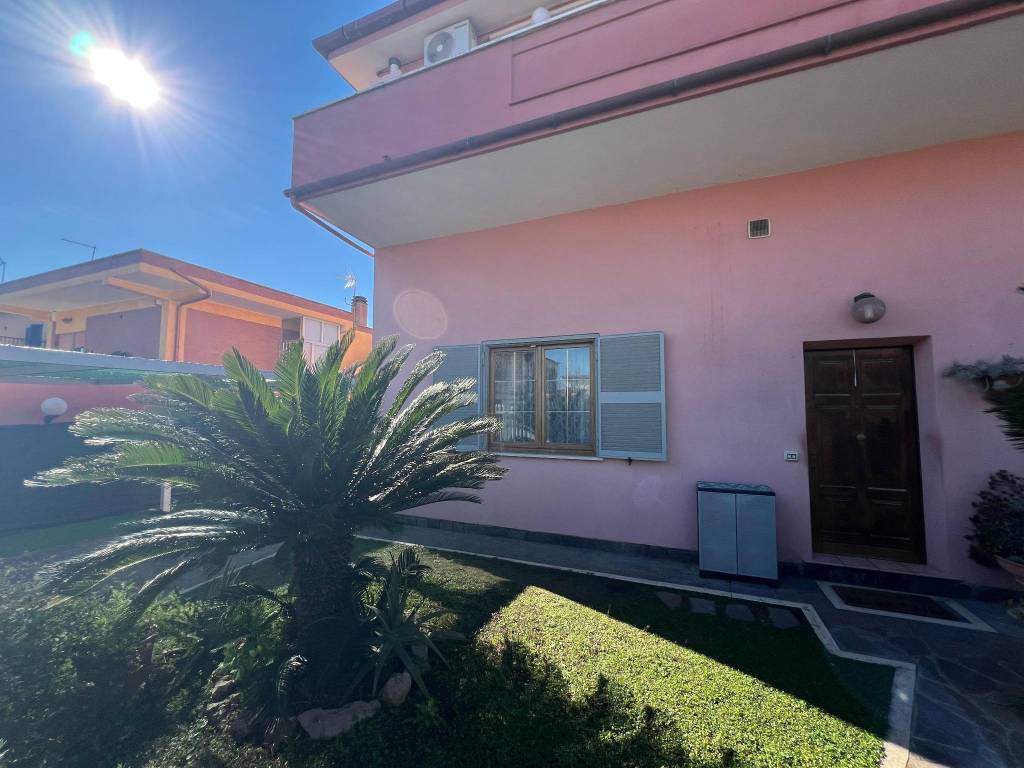 appartamento in vendita a Fiumicino in zona Focene