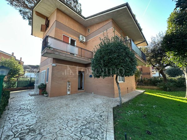 casa indipendente in vendita a Fiumicino in zona Fregene