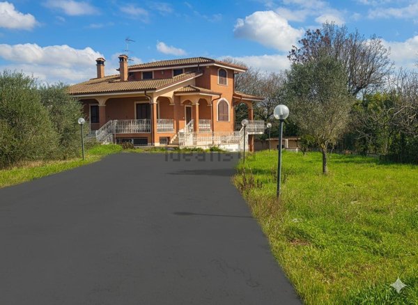 casa indipendente in vendita a Fiumicino