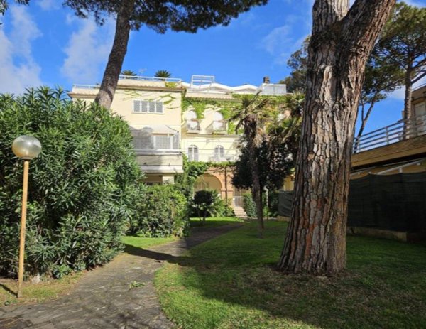 appartamento in vendita a Fiumicino in zona Fregene