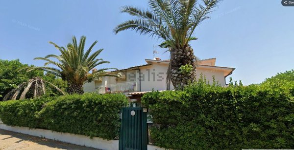 casa indipendente in vendita a Fiumicino in zona Fregene