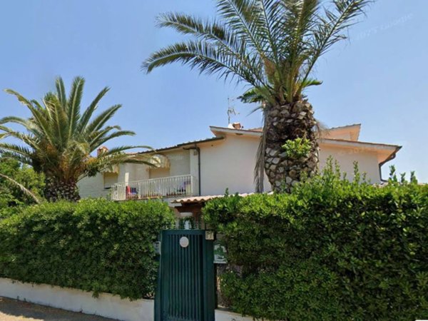 casa indipendente in vendita a Fiumicino in zona Fregene