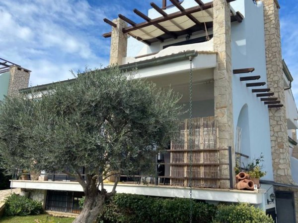 casa indipendente in vendita a Fiumicino in zona Fregene