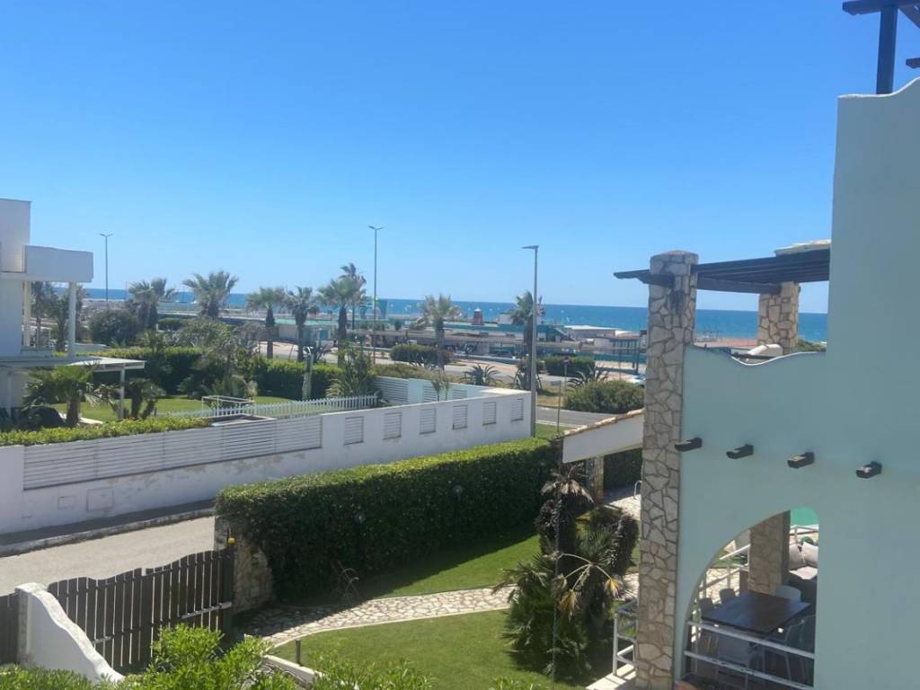 casa indipendente in vendita a Fiumicino in zona Fregene