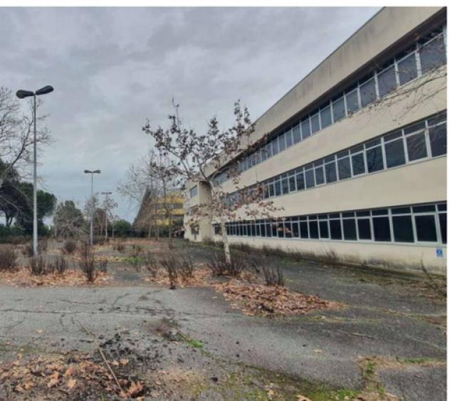 locale commerciale in vendita a Fiumicino