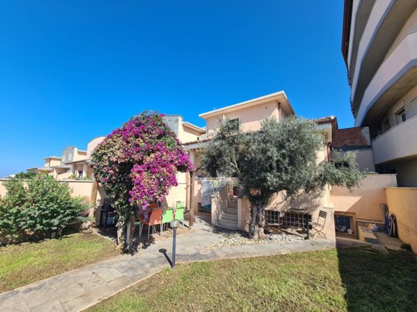 casa indipendente in vendita a Fiumicino in zona Focene