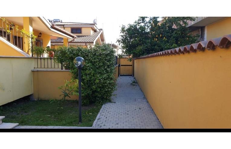 casa indipendente in vendita a Fiumicino in zona Isola Sacra