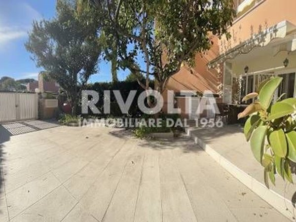casa indipendente in vendita a Fiumicino in zona Fregene