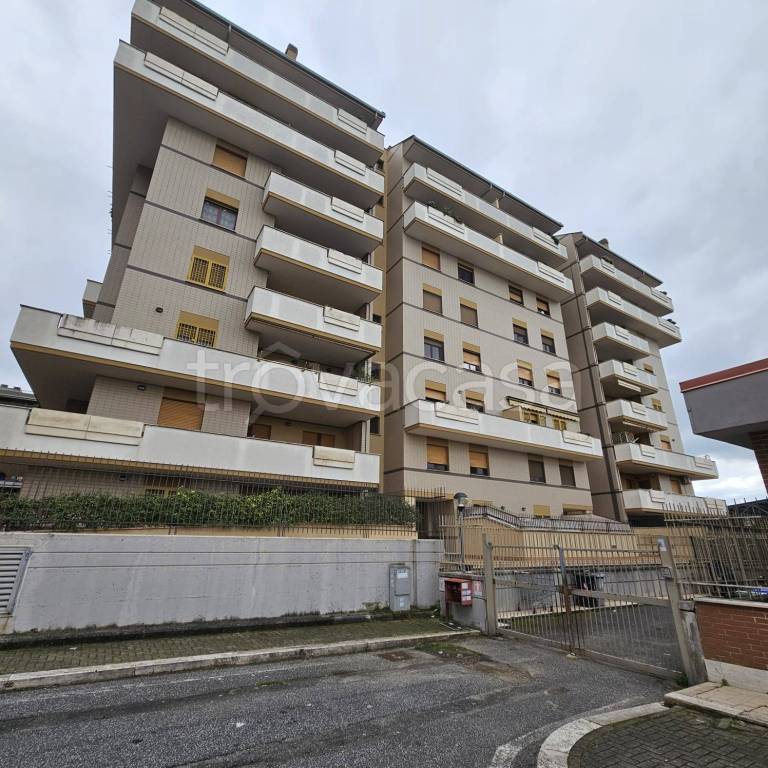 appartamento in vendita a Fiumicino in zona Aeroporto 