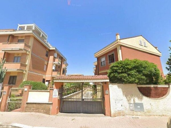 casa indipendente in vendita a Fiumicino in zona Isola Sacra