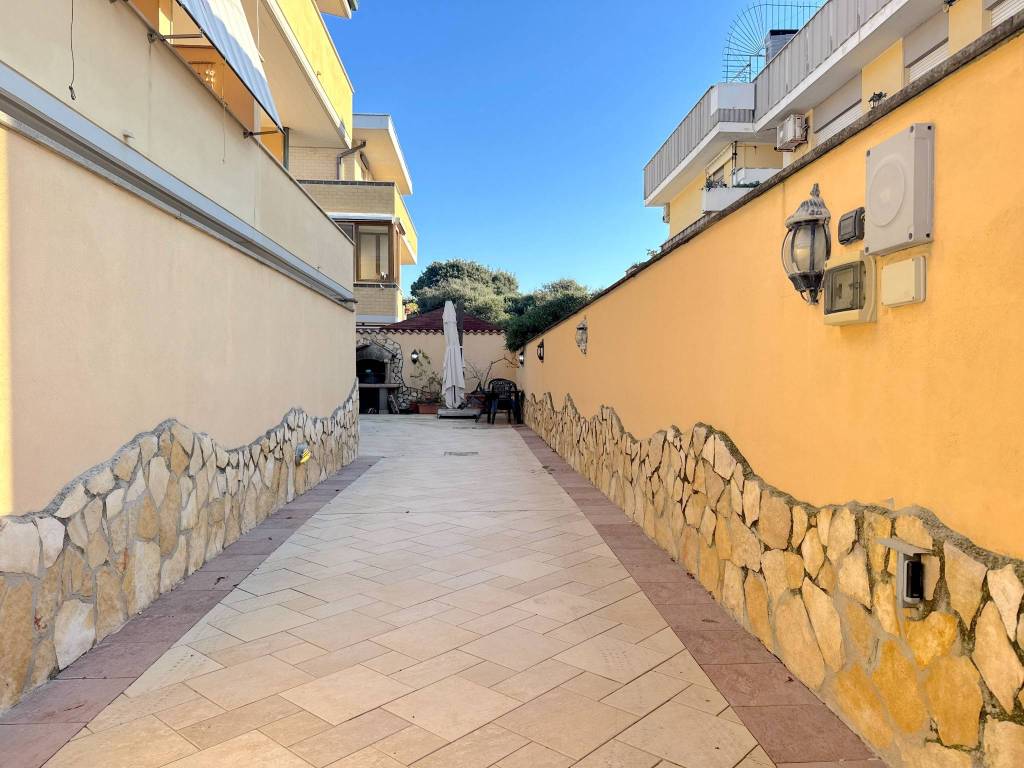 casa indipendente in vendita a Fiumicino in zona Isola Sacra