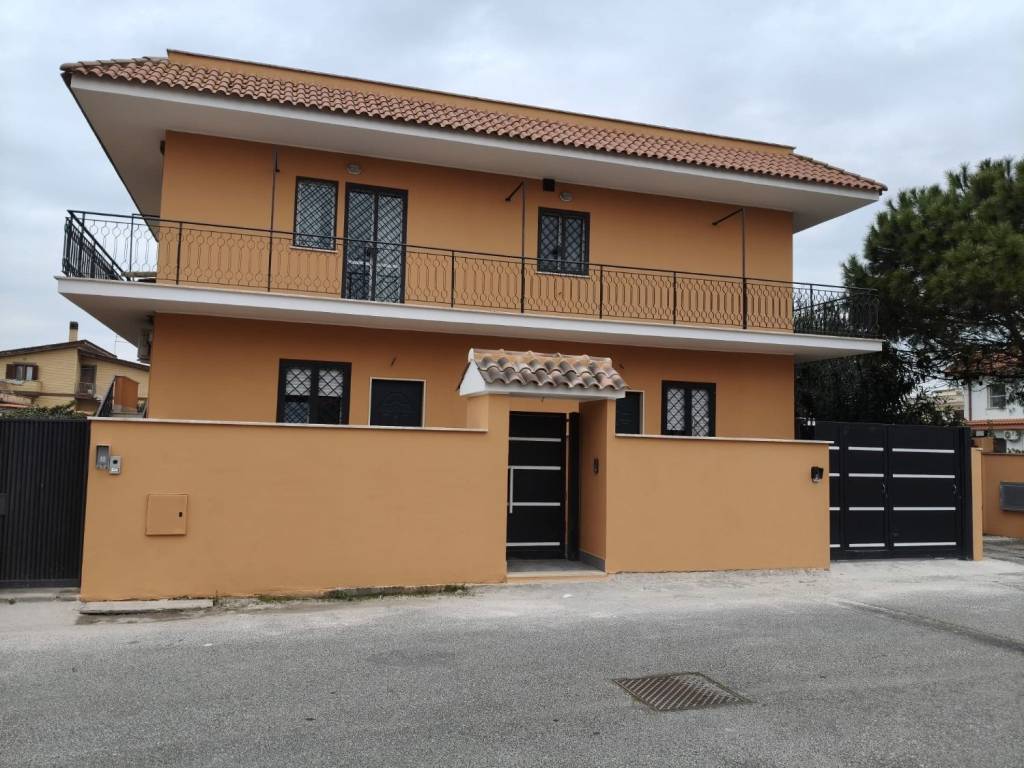 appartamento in vendita a Fiumicino in zona Isola Sacra