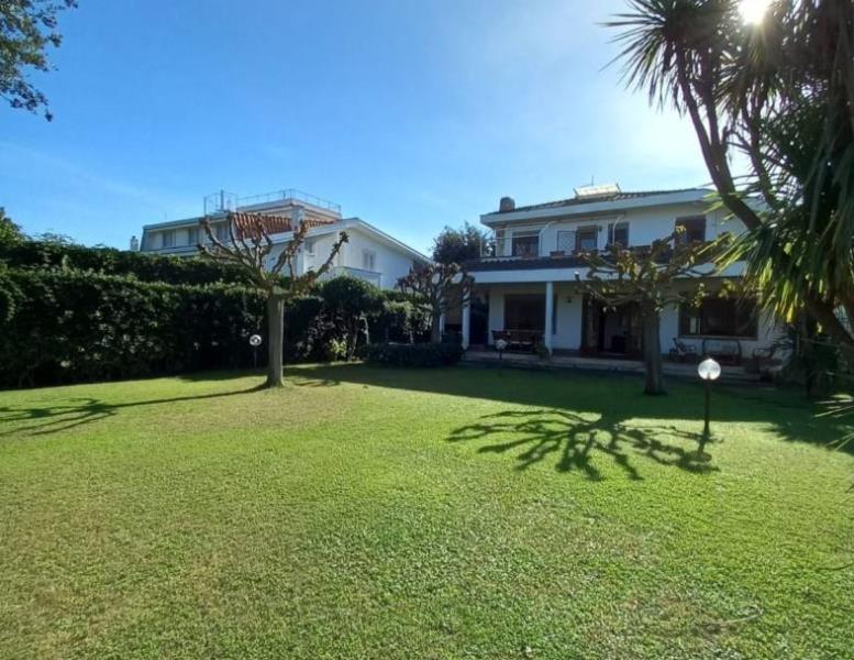 casa indipendente in vendita a Fiumicino in zona Fregene