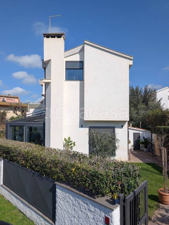 casa indipendente in vendita a Fiumicino in zona Fregene