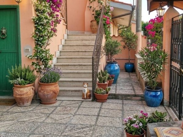 appartamento in vendita a Fiumicino in zona Isola Sacra