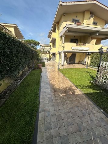 appartamento in vendita a Fiumicino in zona Fregene