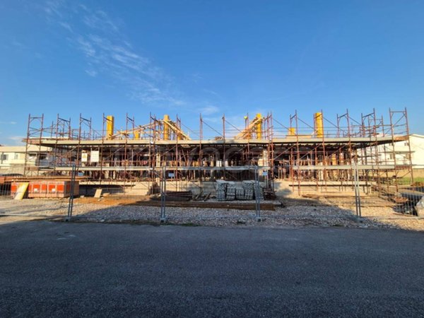 casa indipendente in vendita a Fiumicino in zona Isola Sacra