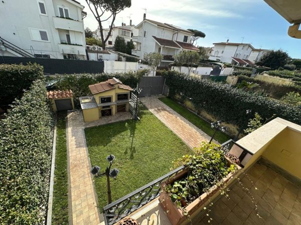 appartamento in vendita a Fiumicino in zona Fregene