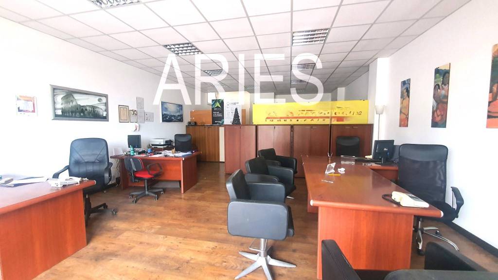 negozio in vendita a Fiumicino in zona Isola Sacra